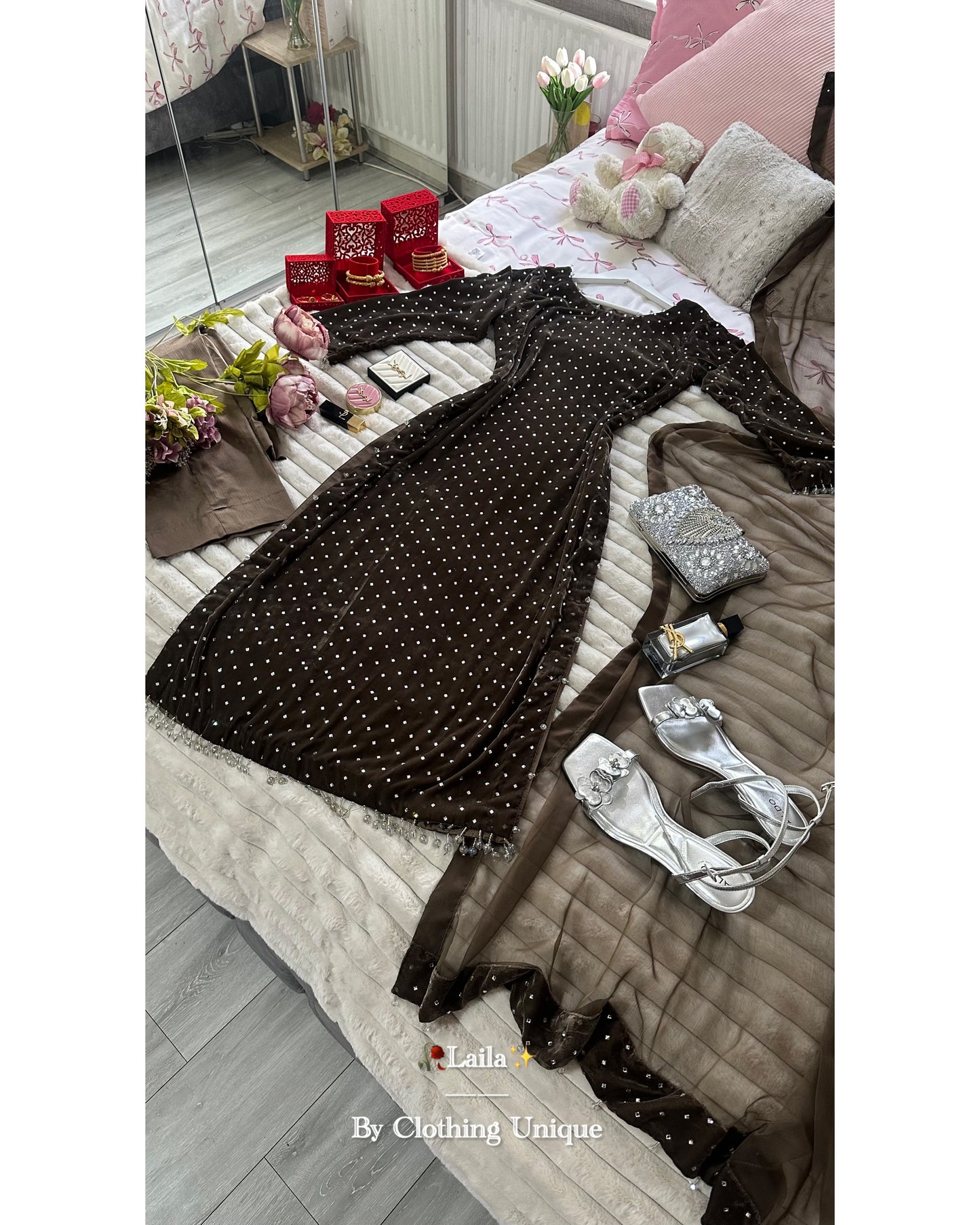 Laila 🕊️ luxe velvet