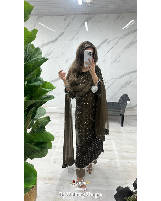 Laila 🕊️ luxe velvet