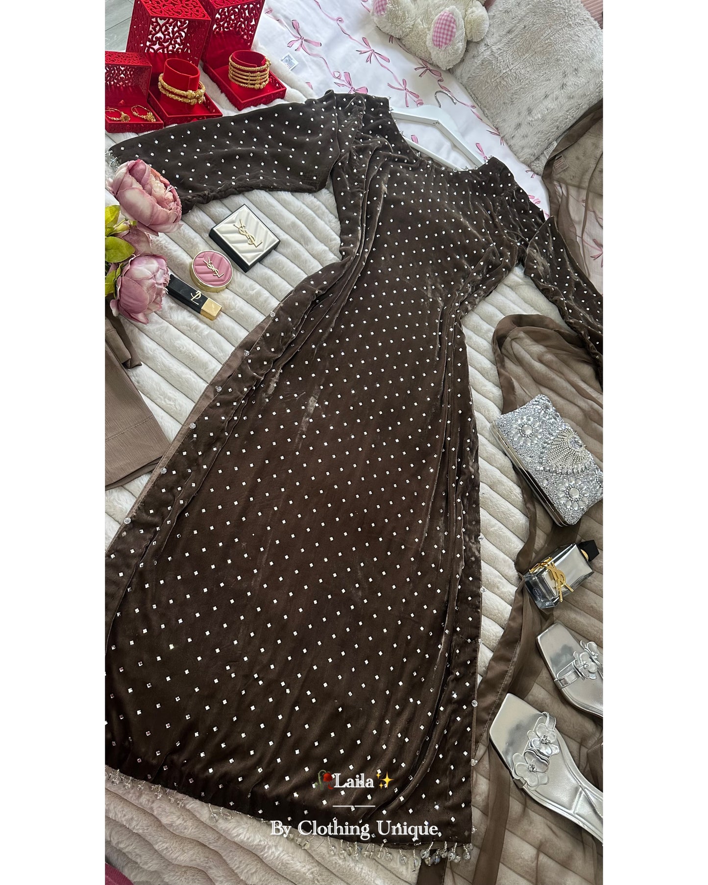 Laila 🕊️ luxe velvet