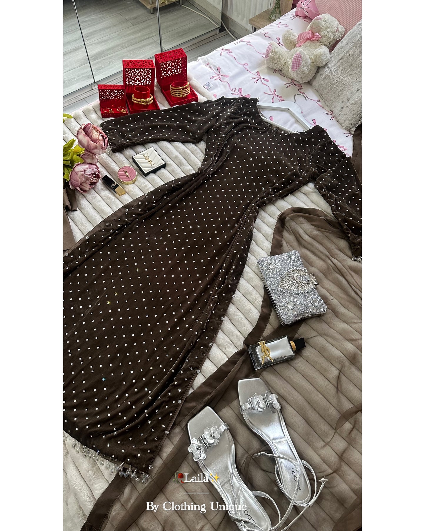 Laila 🕊️ luxe velvet