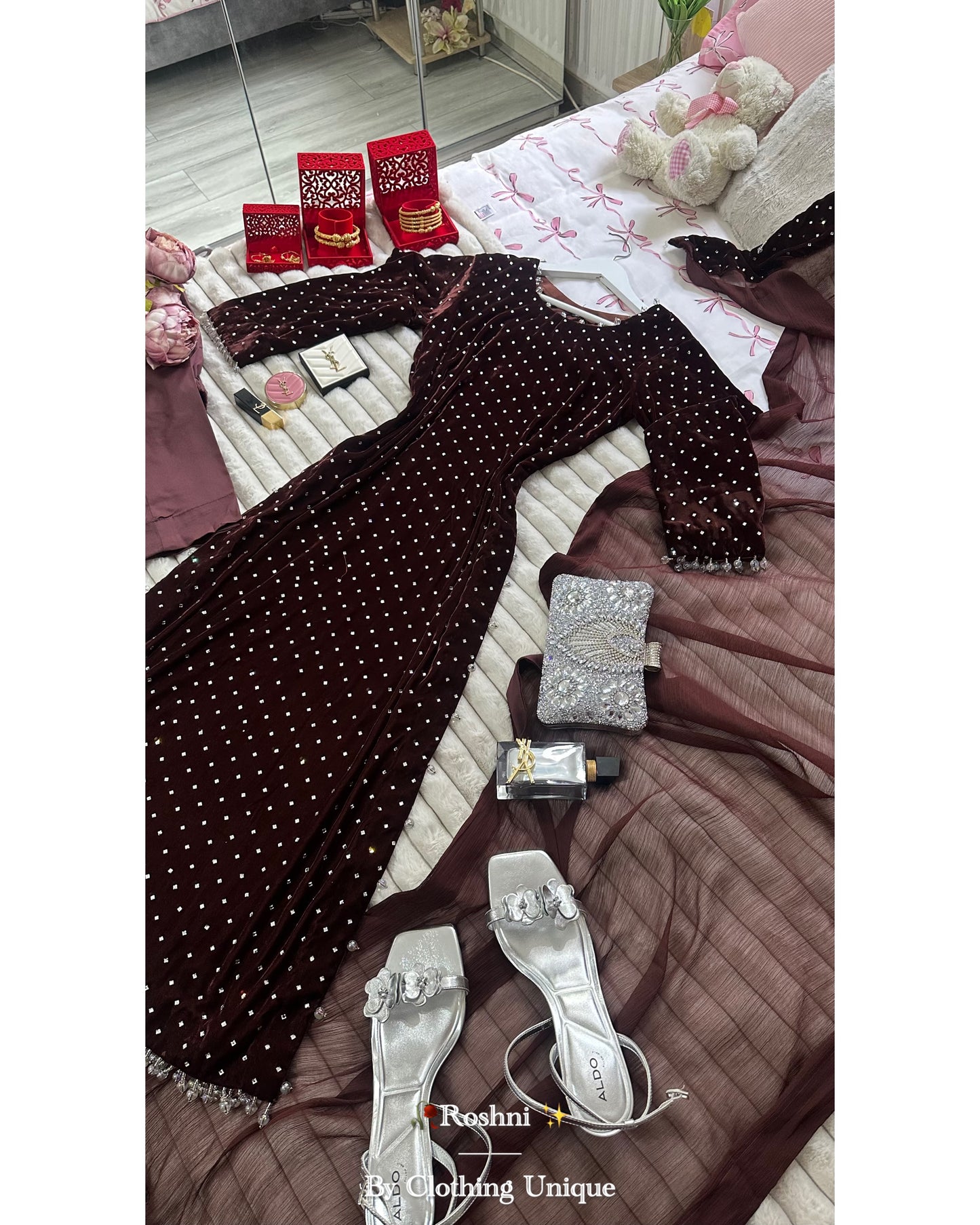 Roshni 🕊️ luxe velvet
